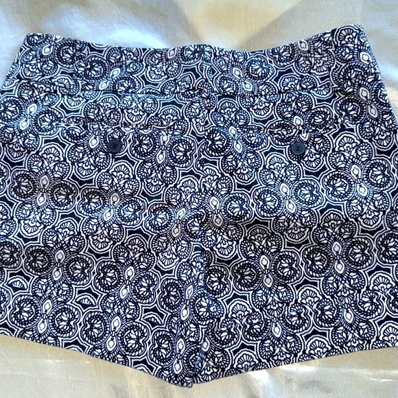 7th Ave NY& Co Suiting Collection Black White Paisley MidRise Shorts Stretch Sz4 - Picture 10 of 11